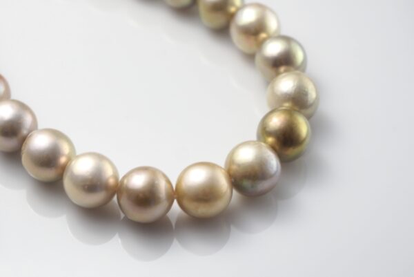 11-12 mm Metallic Nucleated Freshwater Pearl strand